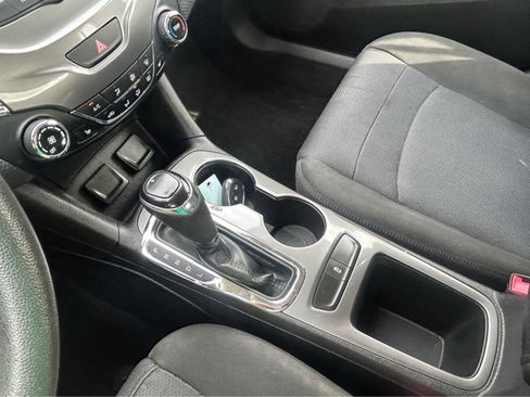 Used 2018 Chevrolet Cruze LT w/ Convenience Package FWD image 29