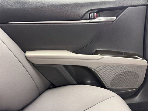 Used 2022 Toyota Camry LE image 25