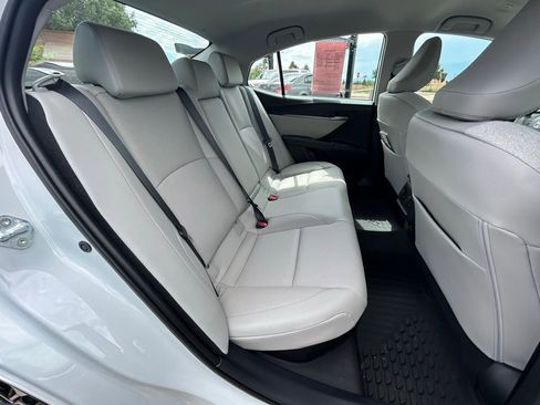 Used 2025 Toyota Camry XLE image 32