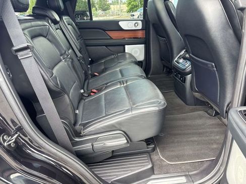 Used 2019 Lincoln Navigator Reserve image 19