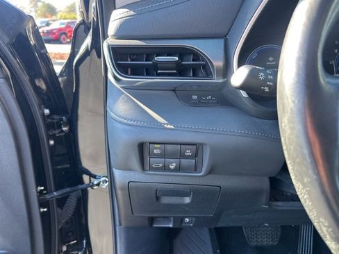 Used 2023 Toyota Highlander Limited image 23