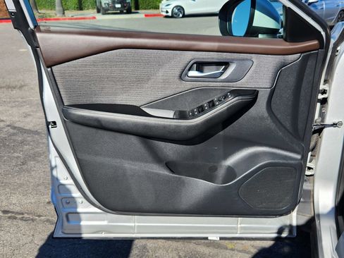 Used 2023 Nissan Rogue SV FWD image 19