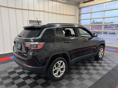 Used 2024 Jeep Compass Latitude AWD/4WD image 4