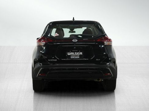 Used 2023 Nissan Kicks SV image 4