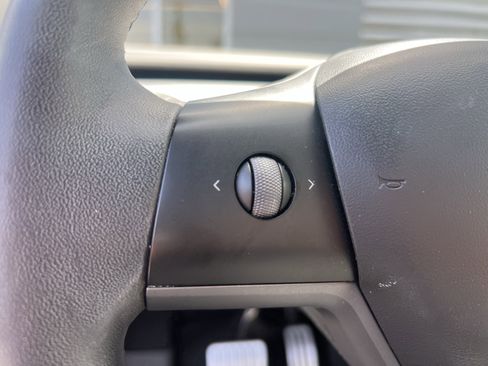 Used 2022 Tesla Model Y Performance image 21