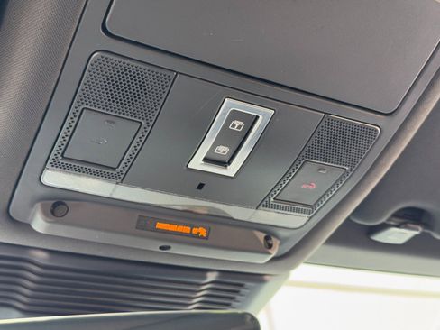 Used 2022 Land Rover Discovery Sport SE R-Dynamic image 36