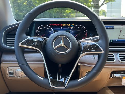 New 2026 Mercedes-Benz GLS 450 4MATIC image 18