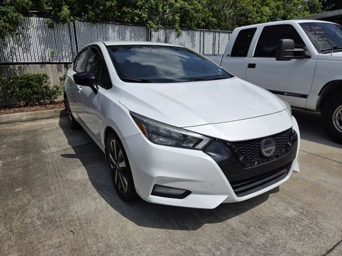 Used 2020 Nissan Versa SR w/ Convenience Package FWD image 3