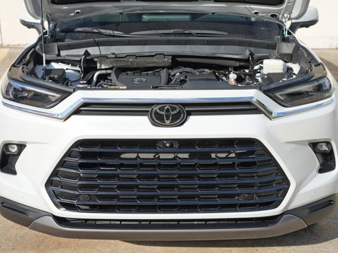 Used 2024 Toyota Grand Highlander FWD image 8