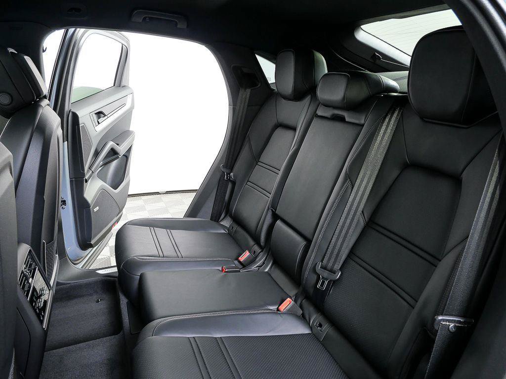 Used 2026 Porsche Cayenne Coupe AWD/4WD image 23