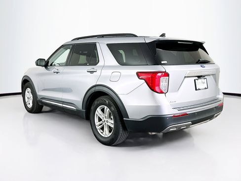 Used 2024 Ford Explorer XLT w/ Equipment Group 202A image 5