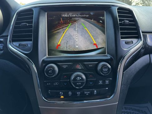 Used 2016 Jeep Grand Cherokee Laredo 75th Anniversary image 19