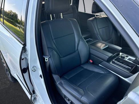 Used 2023 Toyota Sequoia Platinum AWD/4WD image 35