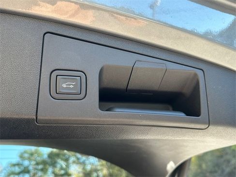 Used 2023 Cadillac XT4 Premium Luxury image 19