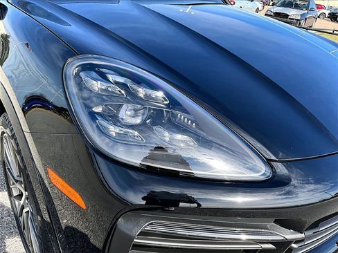 Certified 2022 Porsche Cayenne Platinum Edition image 12