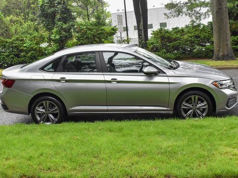 Used 2024 Volkswagen Jetta SE FWD image 9