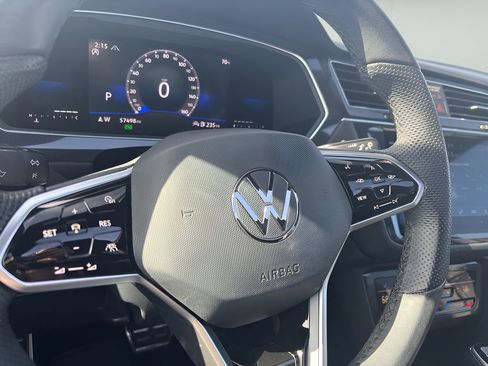 Used 2022 Volkswagen Tiguan SE R-Line image 16