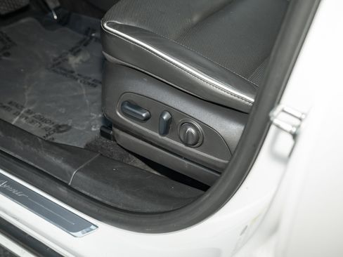 Used 2025 Buick Encore GX Avenir w/ Avenir Technology Package image 19