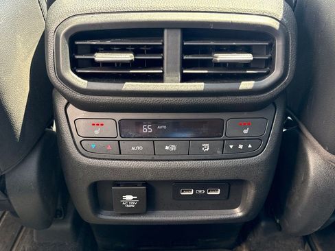 Used 2023 Honda Pilot Elite image 12