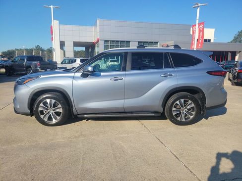 Certified 2023 Toyota Highlander XLE image 3