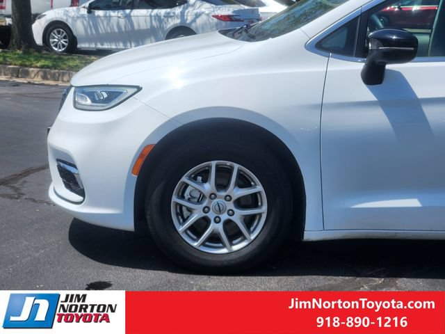 Used 2024 Chrysler Pacifica Touring-L FWD image 8