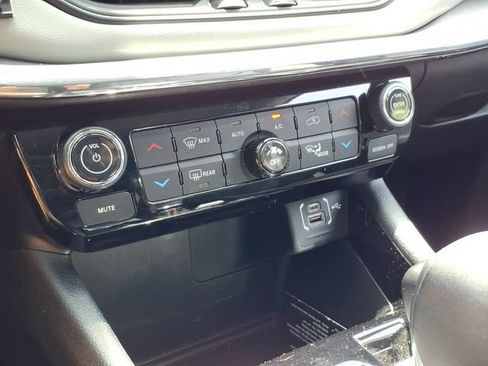 Used 2022 Jeep Compass Limited w/ Elite Group AWD/4WD image 25