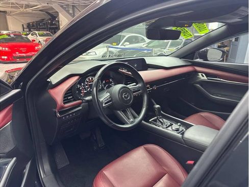 Used 2021 MAZDA MAZDA3 Hatchback w/Premium Plus Pkg image 13