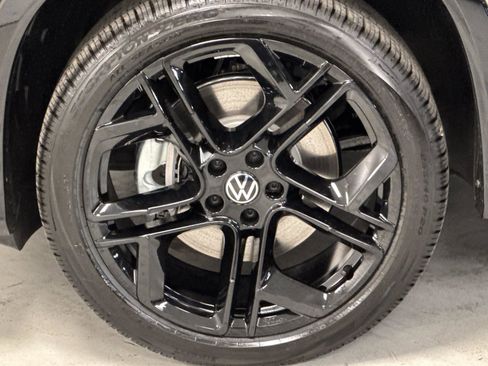 New 2026 Volkswagen Tiguan SE R-Line AWD/4WD image 24