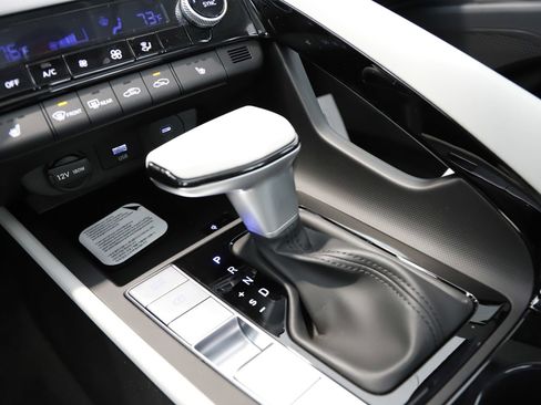 New 2026 Hyundai Elantra Limited FWD image 27