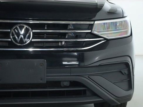 Used 2023 Volkswagen Tiguan SE w/ Panoramic Sunroof Package AWD/4WD image 7