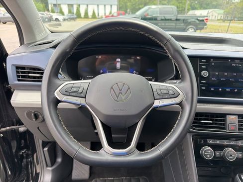 Used 2024 Volkswagen Taos SE FWD image 15