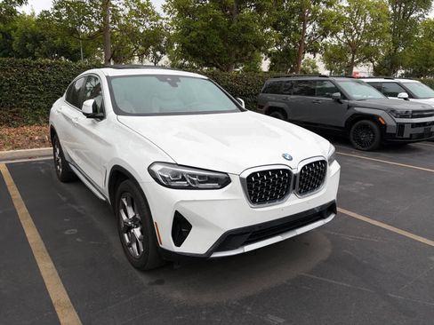 Used 2022 BMW X4 xDrive30i w/ Convenience Package AWD/4WD image 2