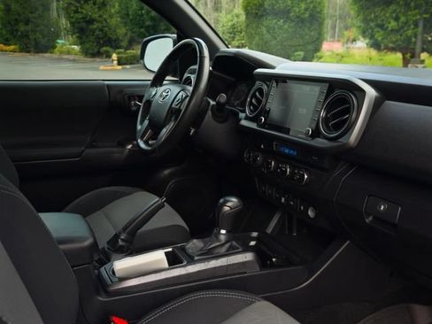 Used 2021 Toyota Tacoma TRD Off-Road w/ Technology Package AWD/4WD image 35
