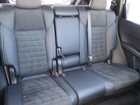 Used 2025 Mitsubishi Outlander SE image 15