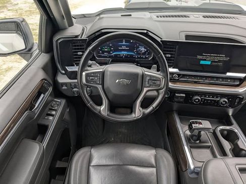 Used 2022 Chevrolet Silverado 1500 LT Trail Boss w/ LT Trail Boss Premium Package AWD/4WD image 16