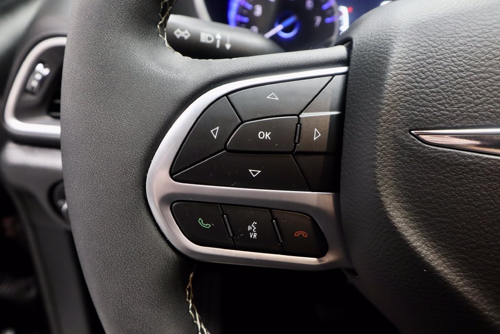 Used 2026 Chrysler Pacifica Select FWD image 29