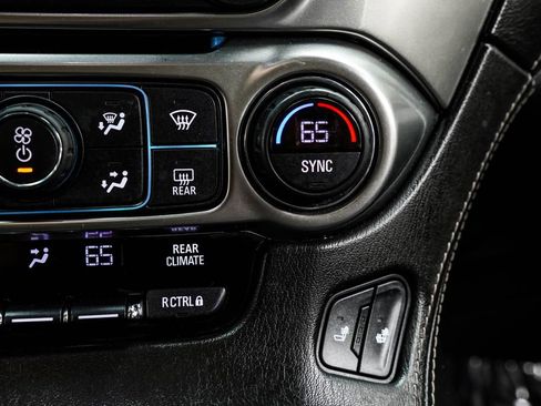 Used 2019 Chevrolet Suburban LT RWD image 28