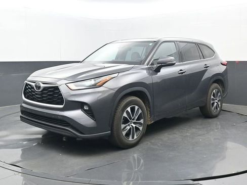 Used 2022 Toyota Highlander XLE image 8