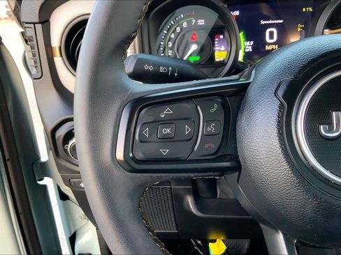 Used 2024 Jeep Wrangler Willys image 23
