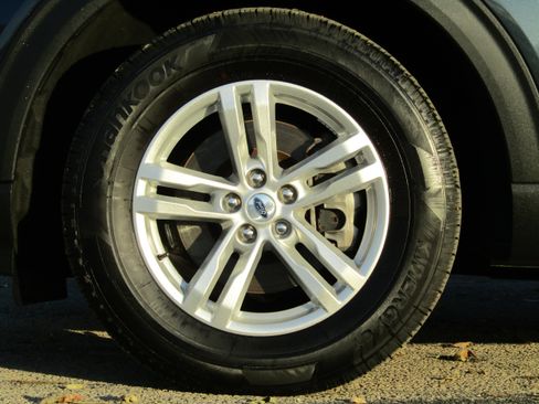 Certified 2023 Ford Explorer XLT w/ Equipment Group 202A image 11