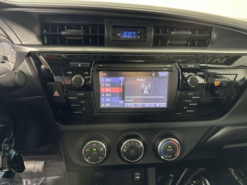 Used 2016 Toyota Corolla L image 24
