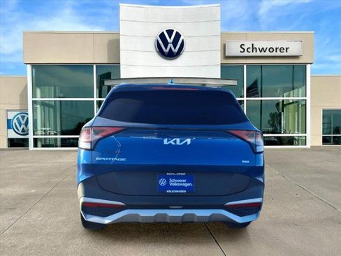 Used 2023 Kia Sportage EX image 4