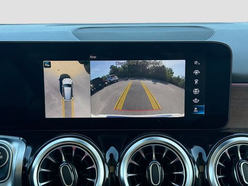 Used 2023 Mercedes-Benz GLB 250 image 34