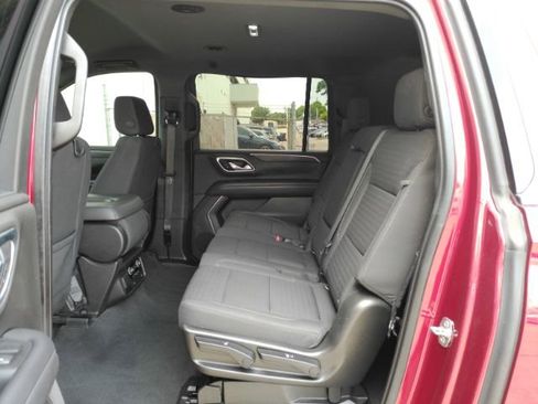 Used 2021 Chevrolet Suburban LS RWD image 16