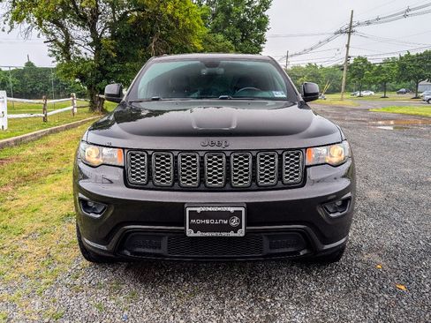 Used 2019 Jeep Grand Cherokee Altitude AWD/4WD image 2