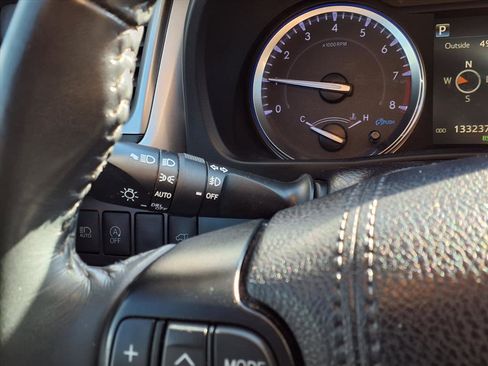 Used 2019 Toyota Highlander XLE image 14