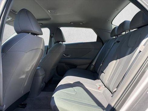 Used 2025 Hyundai Elantra SEL image 22