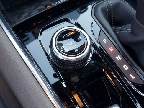 Used 2024 GMC Canyon Denali w/ LPO, Denali Black Edition image 34