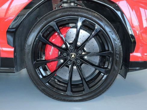 Used 2020 Lamborghini Urus AWD/4WD image 3
