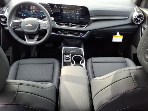 New 2026 Chevrolet Equinox LT w/ LPO, Floor Liner Package image 9